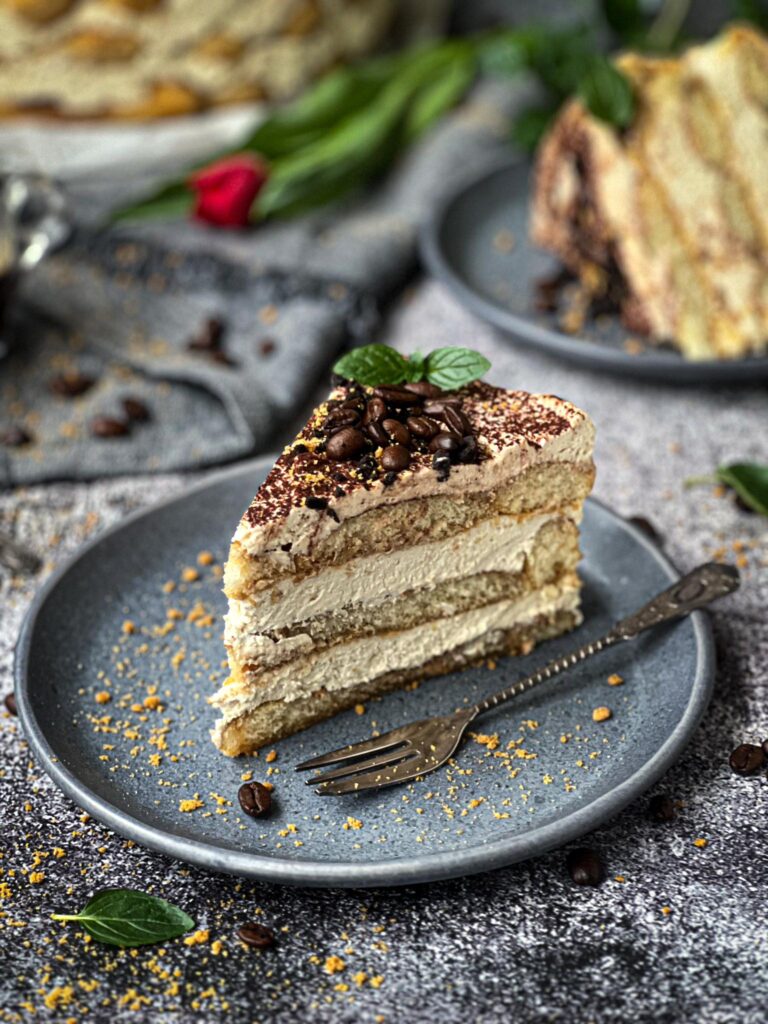 tort tiramisu bez pieczenia