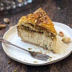 Pyszny sernik chałwowy a’la baklawa